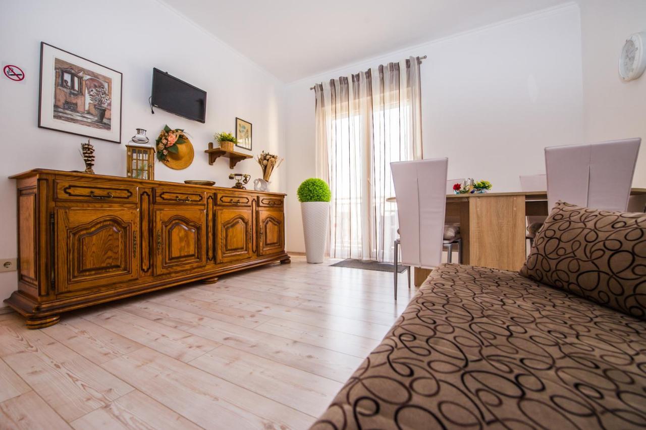 Apartments Nino Подстрана Екстер'єр фото