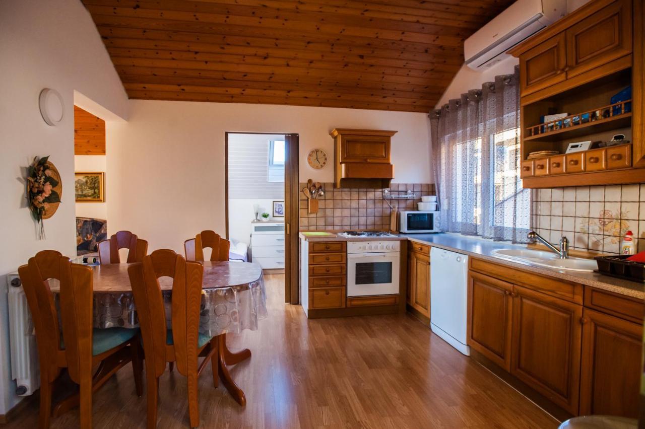 Apartments Nino Подстрана Екстер'єр фото