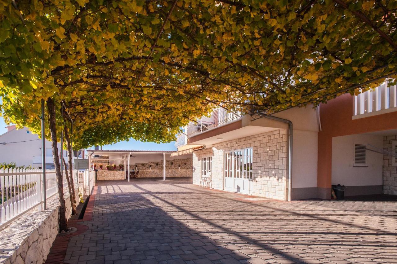 Apartments Nino Подстрана Екстер'єр фото